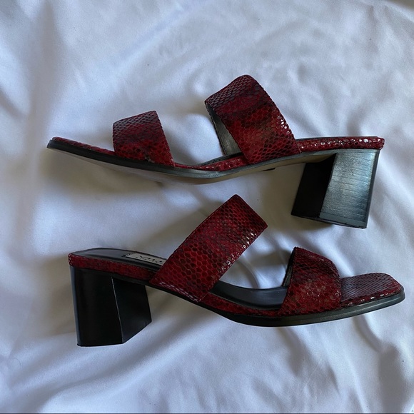 VILLAGER A LIZ CLAIBORNE COMPANY Santina Snakeskin Square Toe Sandal Red 6.5 - Picture 4 of 14